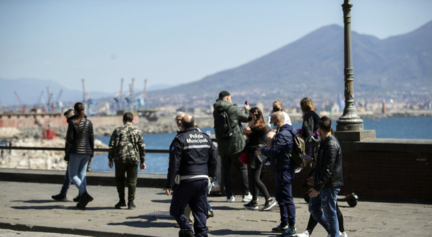 Primo maggio a Napoli in zona gialla: potenziati controlli e trasporto pubblico