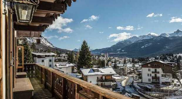 Cortina batte Positano: una media di 240 euro a notte per dormire sulle Alpi bellunesi