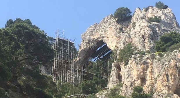 Arco Naturale, via le gabbie: a Capri ripartono i lavori