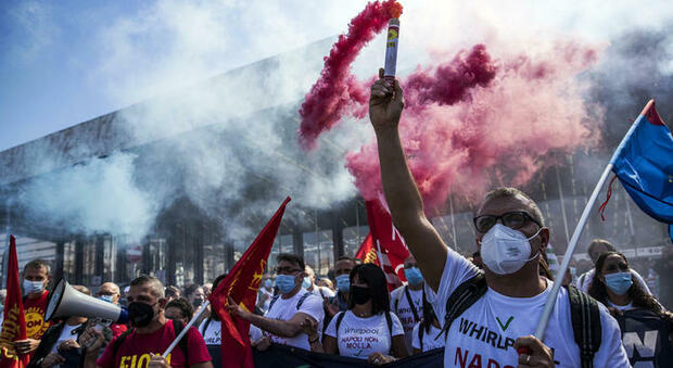 Whirlpool Napoli, appello dei sindacati: ora provvedimento straordinario per i lavoratori