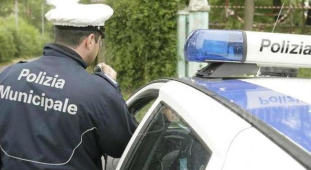 Rimini choc, suicida un vigile: "Era indagato per assenteismo". Si è sparato con la pistola d'ordinanza