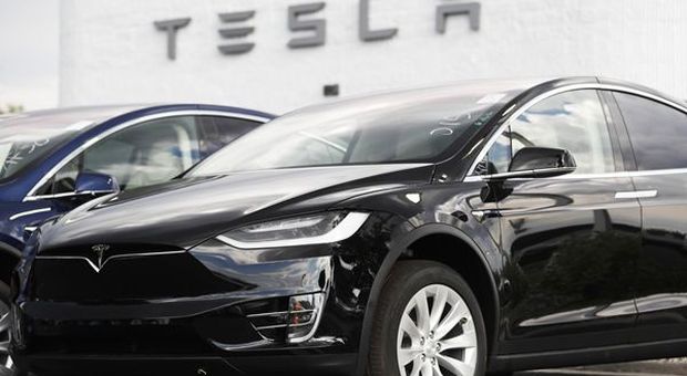 Tesla lancia l'assicurazione per auto: in California parte Tesla Insurance
