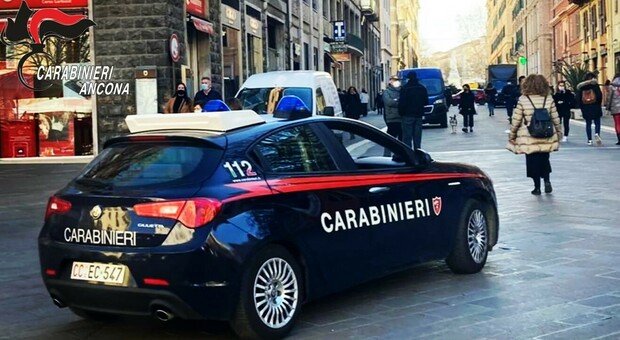 Trovati con cocaina e hashish dai carabinieri: tre giovani nei guai
