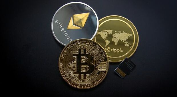 Lagarde scherza sul Bitcoin e torna a criticare mercato criptovalute