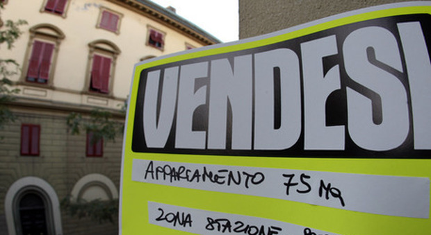 Roma, vende lo stesso appartamento a 8 persone poi scappa con i soldi