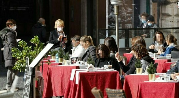 Covid, il 23% degli italiani andrà al ristornate e al bar più che nel 2019: nostalgia di pranzi o cene fuori casa