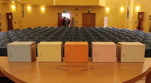 Palazzo della Provincia - Il seggio elettorale per le elezioni (Pressphoto)