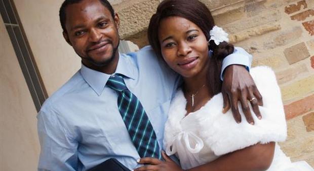 Emmanuel Chidi con la moglie Chinyere