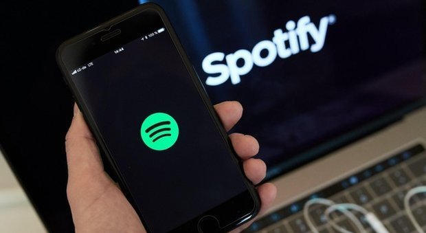 Spotify blocca gli abbonamenti pirata: sui social scoppia il panico