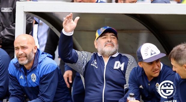 Maradona canta ancora “Oje vita”: «Sai cosa si prova al San Paolo?»