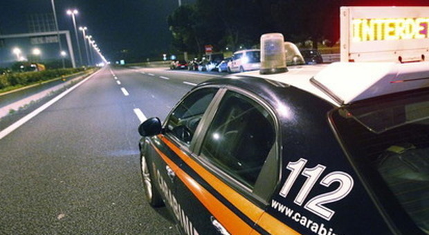 Roma, sta per rapinare un supermercato ma il complice in moto viene fermato per un controllo: arrestati