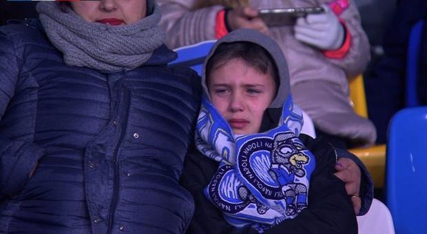 Napoli-Fiorentina, il bimbo in lacrime dopo il gol dello 0-2 fa il giro del web
