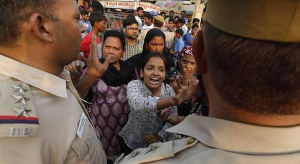 India, tre bimbe stuprate e uccise durante feste di matrimonio