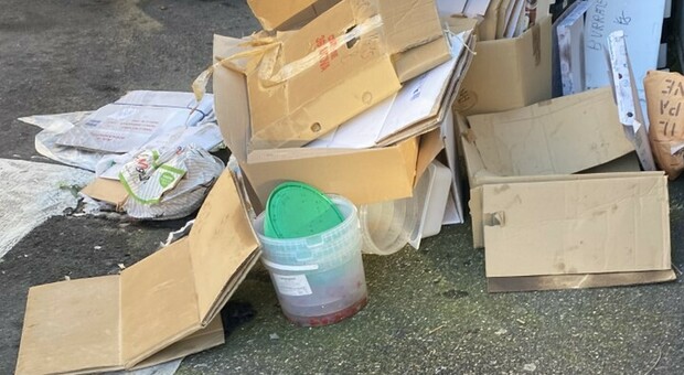 Roma, Prati Fiscali: dopo il mercatino degli “Ambulanti di forte dei Marmi” rifiuti lungo le strade