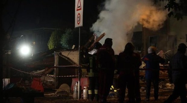 Milano, esplode un palazzo: morta una donna, due feriti