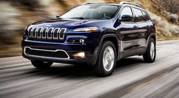 La nuova generazione di Jeep Cherokee su strada