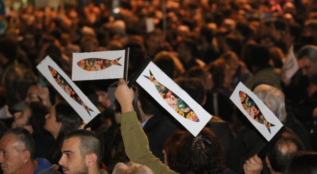 Sardine, appuntamento a Napoli il 18 febbraio: «Per oscurare la manifestazione di Salvini»