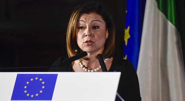 Alitalia, De Micheli: «Non escludo il controllo straniero». Domani sciopero di 24 ore