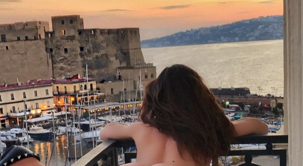 Naike Rivelli super hot: «Napoli amore mio», tra i tag anche il chirurgo plastico Video