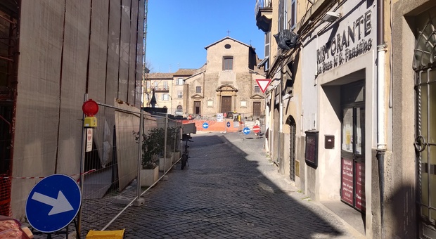 Piazza San Fustino, vista da via del Pavone