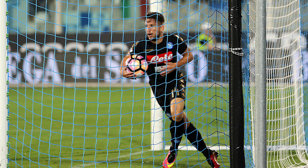 Pescara-Napoli 2-2, Mertens fa l'Higuain e salva gli azzurri