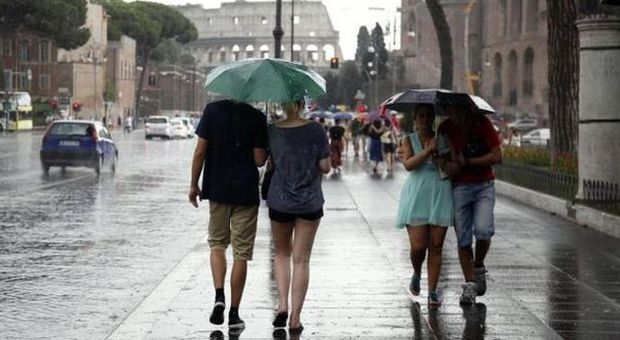Meteo, sul Lazio arriva la pioggia: temporali e grandine nel week end