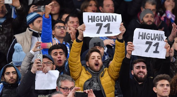 Napoli-Juventus, battibecco a distanza tra Higuain e i tifosi napoletani
