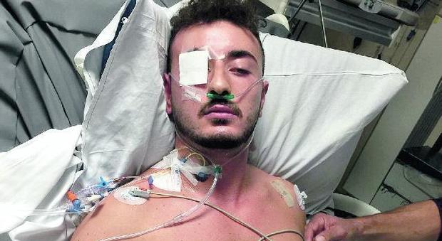 Mirko il giovane accoltellato a Malta: «Mi ha pugnalato mentre dormivo»