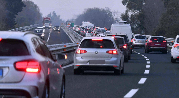 Pescara, incidente sull'autostrada: coinvolto un mezzo pesante, un morto