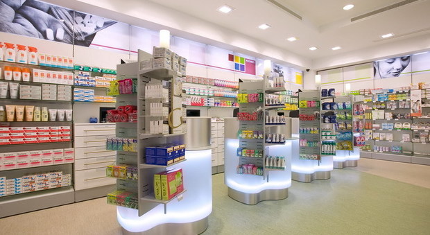 Svaligiano farmacia nel Napoletano ma il furto è un flop