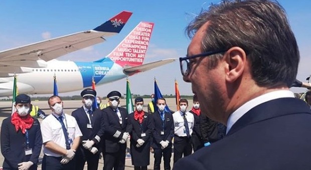 Coronavirus, otto aerei da Belgrado con aiuti sanitari. Il presidente serbo: «Aiutiamo nostri i fratelli italiani»