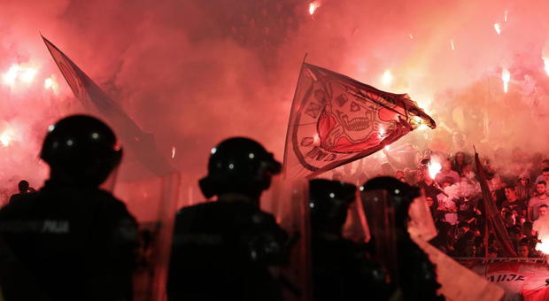 Serbia, è polemica per i 20mila allo stadio per Partizan-Stella Rossa