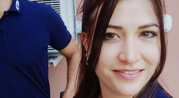 Sofia Stefani, ex vigilessa uccisa dal collega ad Anzola: voleva lasciarlo. Lui si difende: «È partito un colpo mentre pulivo la pistola»
