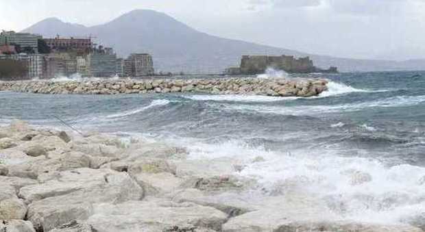 Allerta meteo, nel golfo di Napoli si fermano aliscafi e navi veloci