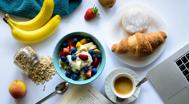 Le dieci regole d'oro per la colazione nutriente anche sotto il sole dell'estate