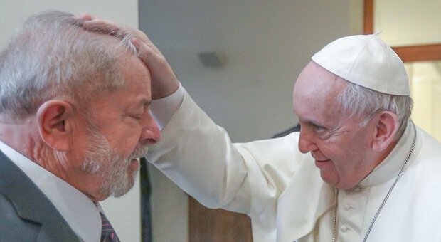 Brasile, Lula ringrazia Papa Francesco per il sostegno: «Per ora non penso a ricandidarmi»