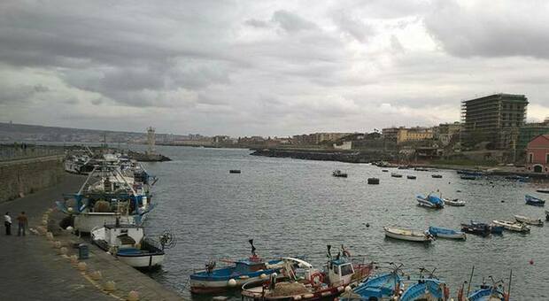 Portici, pesca irregolare nel porto del Granatello: multe per 2 mila euro