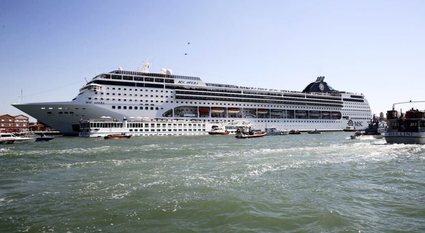 Incidente Venezia, Toninelli: stop grandi navi da crociera in Laguna, soluzione vicina