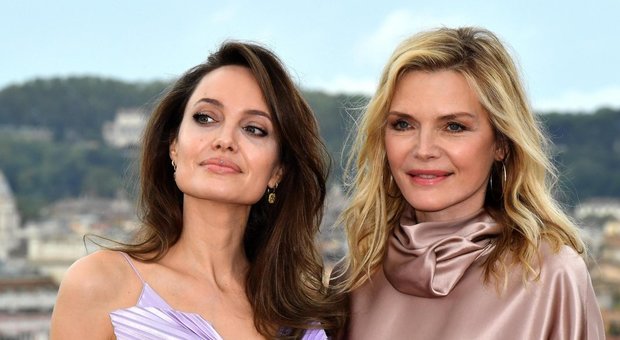 Angelina Jolie e Michelle Pfeiffer a Roma per il kolossal Disney Maleficent: «Apriamoci alla diversità»