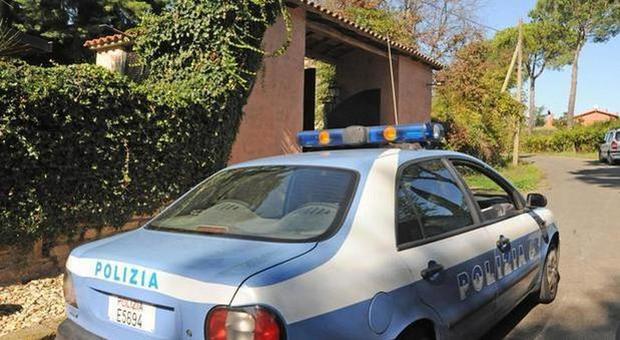 Roma, rapina in villa: banda armata, bottino di 100 mila euro in contanti e due Rolex