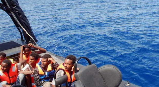 Pozzallo, gli scafisti si fanno un selfie sul barcone e vengono arrestati