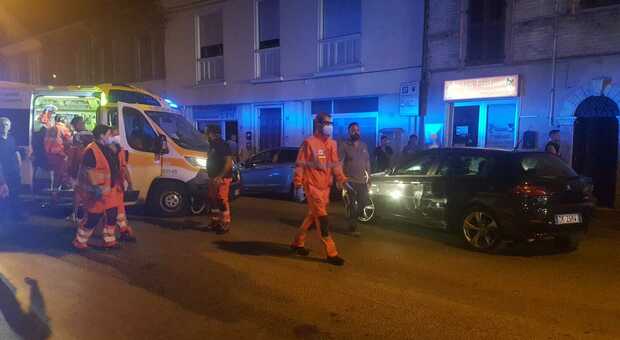 Violento schianto nella notte a Porto Sant'Elpidio, paura e Statale Adriatica chiusa