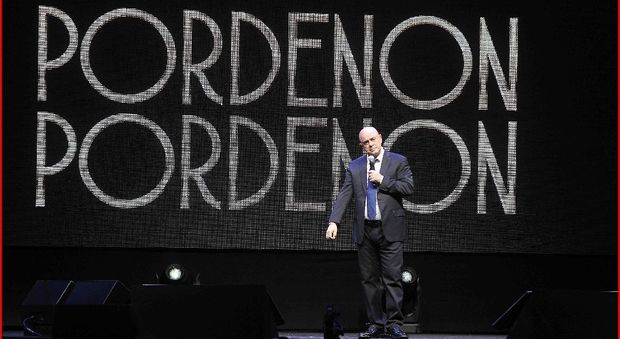 Maurizio Crozza, ieri sera a Pordenone