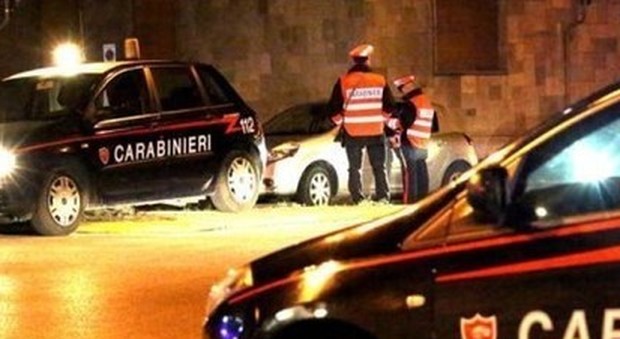 Sparatoria davanti alla villa di una famiglia sinti: uomo in fin di vita, ferito anche un carabiniere