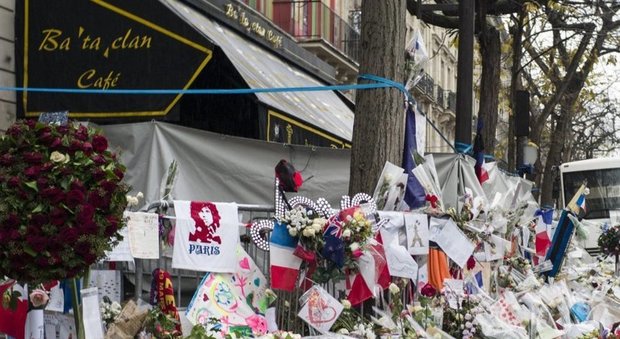 Parigi, “falsa vittima” del Bataclan condannato a due anni: sei mesi di carcere