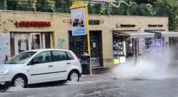 Roma sott'acqua, pulito solo un tombino su 10: il flop del piano manutenzione