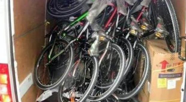 La gang delle bici rubate: pronto il carico per spedirle all’Est Europa