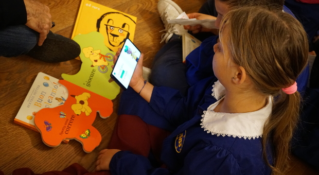 Roma, intelligenza artificiale, una nuova app insegna ai bambini sordi a leggere
