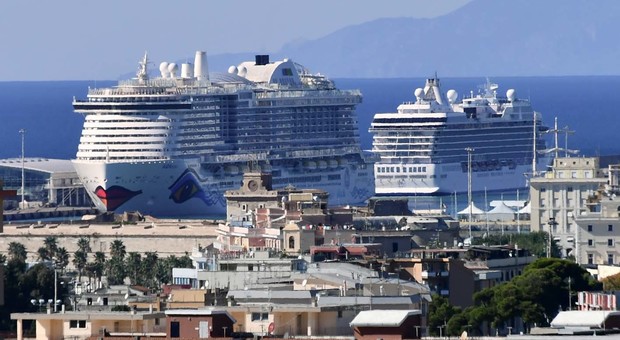 Sbarchi controllati al porto (Foto Luciano Giobbi)