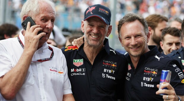 I vertici del team Red Bull. Da sinistra Helmut Marko, Adrian Newey e Christian Horner